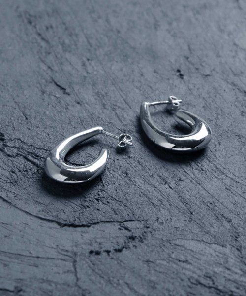 MAISON mou(メゾンムー)/【YArKA/ヤーカ】silver925 oval J pierce/半楕円ピアス シルバー925 /img01