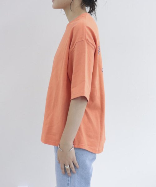 fredy couleur(フレディ クルール)/バックプリント 裾ラウンドTシャツ/img23
