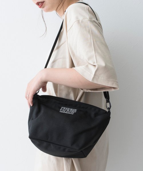 FREDRIK PACKERS(FREDRIK PACKERS)/【FREDRIK PACKERS / フレドリックパッカーズ】 FAM SHOULDER M ミニショルダーサコッシュ ショルダーバッグ ミニサコッシュ ロゴ/img01