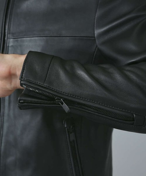 ラムレザーシングルライダース モデル：H186 B92 W77 H89