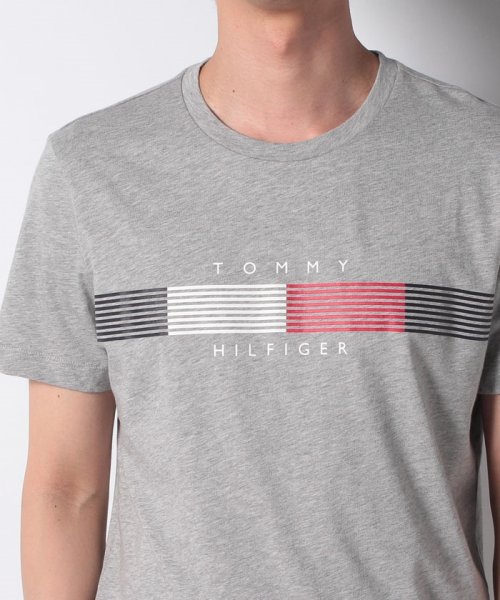 TOMMY HILFIGER(トミーヒルフィガー)/チェストストライプグラフィックTシャツ/img15