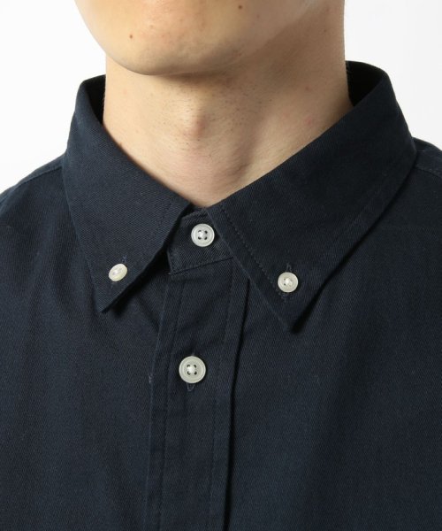 coen(coen)/”ワンポイント刺繍シリーズ”ライトチノ働く人刺繍ボタンダウンシャツ/img16
