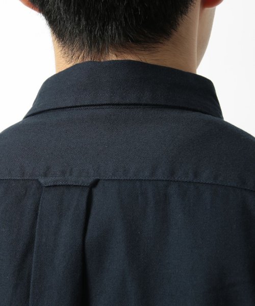 coen(coen)/”ワンポイント刺繍シリーズ”ライトチノ働く人刺繍ボタンダウンシャツ/img20