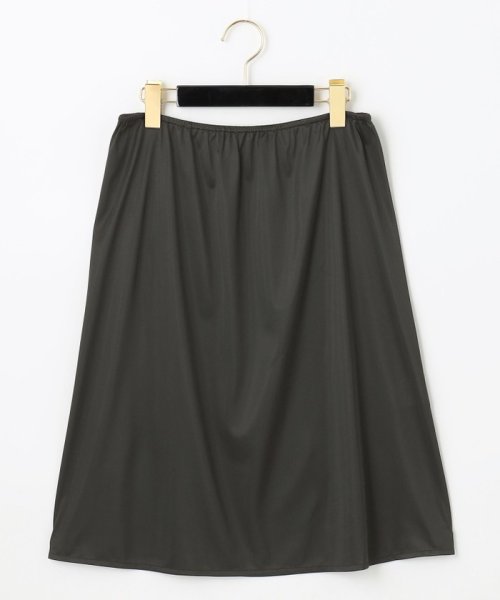 プリント切替ペザントワンピース 商品説明上品に着映えする、秋色ペザントワンピース。オリジナルのバンダナスカーフプリントが入った着心地の良いスパンブロード地と、共地の無地素材を大胆 C1557810494(11880円)