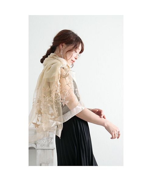Sawa a la mode(サワアラモード)/透明感溢れる花刺繍のシアーストール/img15