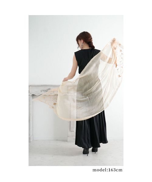 Sawa a la mode(サワアラモード)/透明感溢れる花刺繍のシアーストール/img17