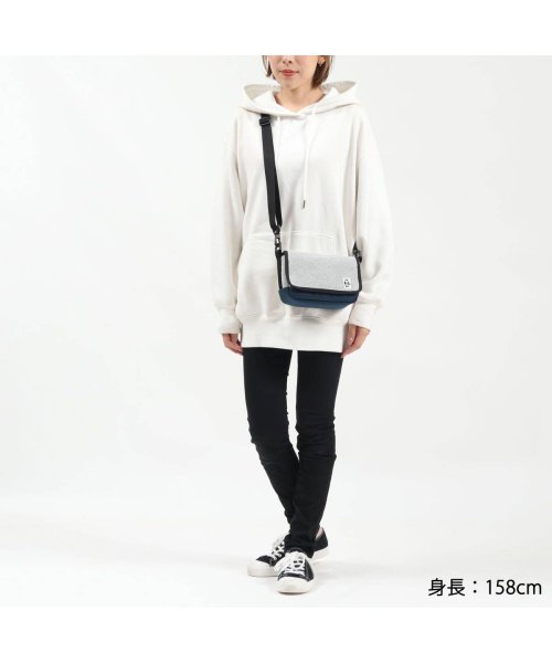 CHUMS(チャムス)/【日本正規品】チャムス カメラバッグ CHUMS Small Camera Shoulder Sweat Nylon ショルダーバッグ CH60－2668/img09