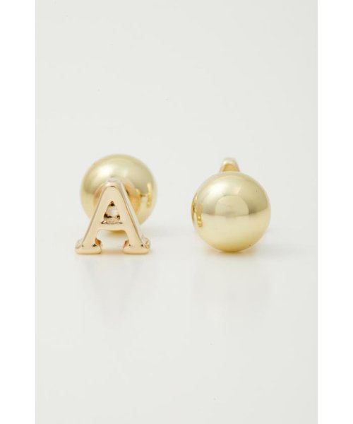 AZUL by moussy(アズールバイマウジー)/PETIT INITIAL EARRINGS/img01