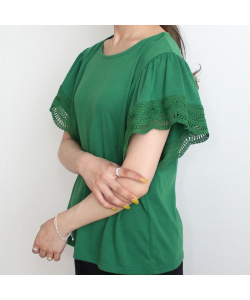 e.m.a(エマ)/袖口にスカラップ刺繍をあしらい腕周りをすっきり見せるTシャツ/img01