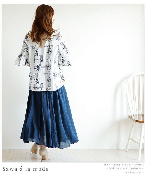 Sawa a la mode(サワアラモード)/立体フラワー刺繍フレア袖トップス/img01