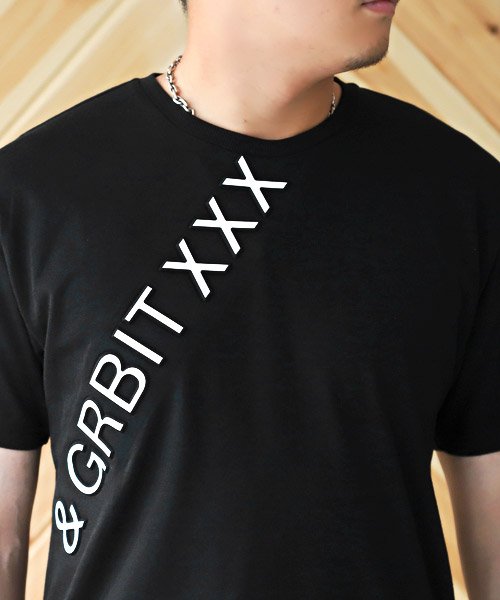 LUXSTYLE(ラグスタイル)/斜めエンボスロゴプリントTシャツ/Tシャツ メンズ 半袖 エンボス加工 ロゴ プリント/img09