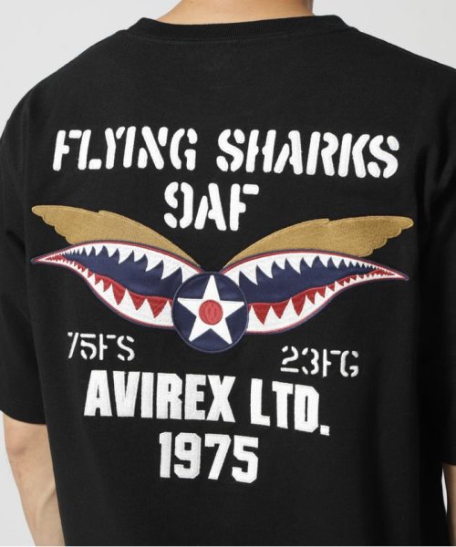 AVIREX(AVIREX)/EMBROIDERY S/S T－SHIRT FLYING SHARKS/img08