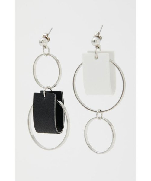 AZUL by moussy(アズールバイマウジー)/BICOLOR FAUX LEATHER EARRINGS/img02