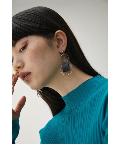 AZUL by moussy(アズールバイマウジー)/BICOLOR FAUX LEATHER EARRINGS/img08
