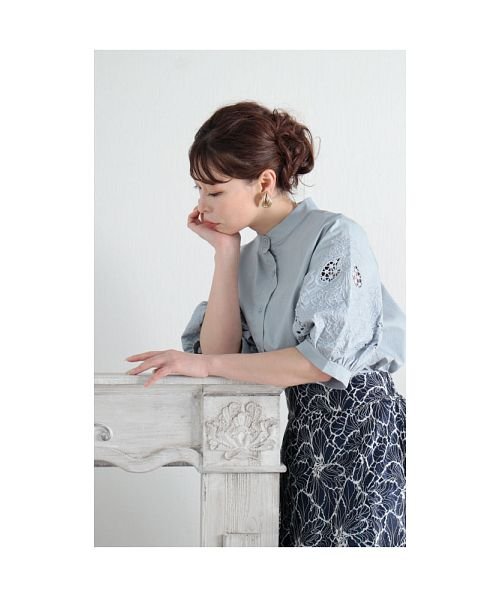 Sawa a la mode(サワアラモード)/華やかな刺繍のコットンシャツブラウス/img17