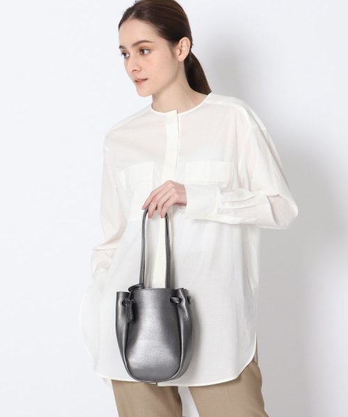 【ロシェ】レザーショルダーバッグ S 本革 商品説明＜コロンとしたフォルムが魅力。ワンマイルのお出かけでも活躍する巾着型ミニバッグ＞【商品詳細】丸みのあるデザインが上品で可愛らしい巾着型のミニバッグです QGW2650813028(20240円)