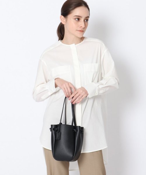 【ロシェ】レザーショルダーバッグ S 本革 商品説明＜コロンとしたフォルムが魅力。ワンマイルのお出かけでも活躍する巾着型ミニバッグ＞【商品詳細】丸みのあるデザインが上品で可愛らしい巾着型のミニバッグです QGW2650813028(20240円)