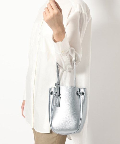 【ロシェ】レザーショルダーバッグ S 本革 商品説明＜コロンとしたフォルムが魅力。ワンマイルのお出かけでも活躍する巾着型ミニバッグ＞【商品詳細】丸みのあるデザインが上品で可愛らしい巾着型のミニバッグです QGW2650813028(20240円)