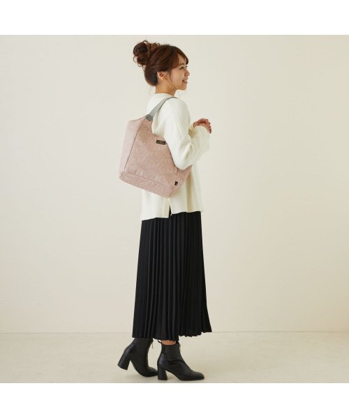 仕切り パーテーション ラウンド トートバッグ LT RND パルーティ Padded A 1462(504835485) ROOTOTE( ROOTOTE) MAGASEEK ルートート 仕切り パーテーション ラウンド トートバッグ LT RND パルーティ Padded A 1462 レディース ブルー