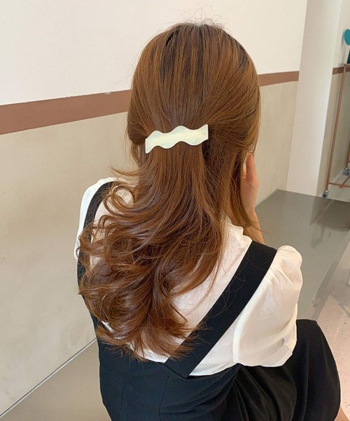 shopnikoniko(ショップにこにこ)/韓国風 ナミナミ ヘアクリップma 【即納】 ヘアアクセ ヘアピン バレッタ クリップ うねうね なみなみ ウェーブ 波状 波柄 ニュアンス べっ甲 プレゼント/img17