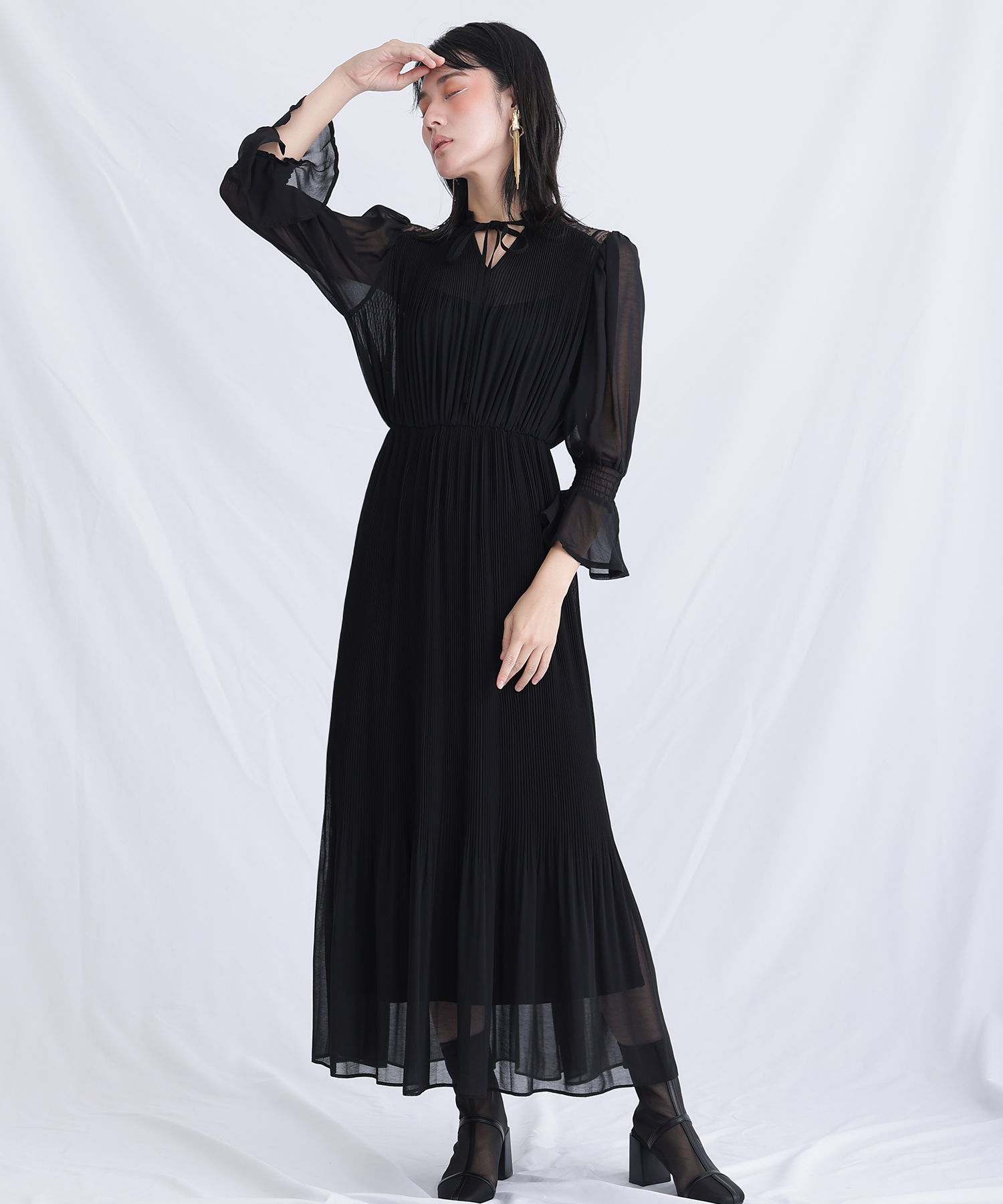 ショルダーレース切り替えシフォンプリーツワンピース
