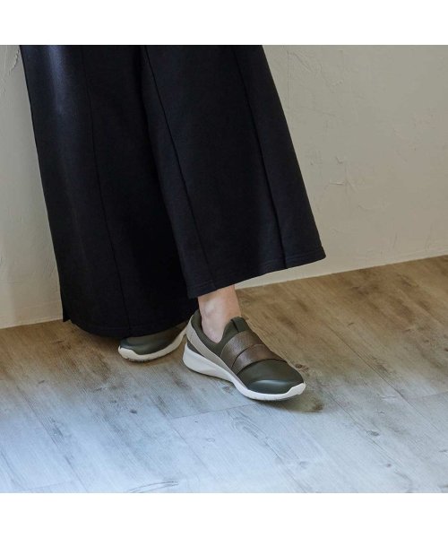 晴雨兼用スニーカー 人気・おすすめ｜省スペース設計・旅行向けにおすすめ お得商品 プライバシー配送 翌日お届け対応