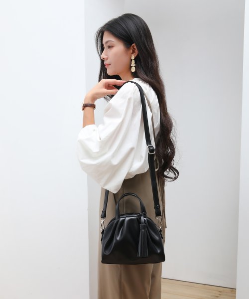 UNGRID bag(アングリッド　バッグ)/ソフトギャザー　ビッグタッセルショルダーバッグ/img01