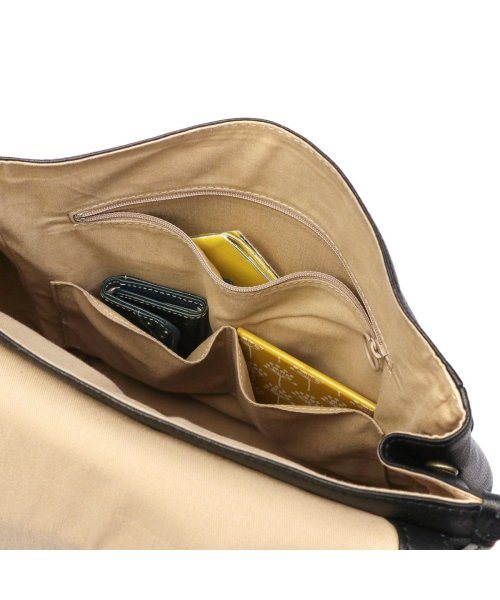 ダコタ リュック Dakota ファレル リュックサック スクエア かぶせ フラップ A4 コンパクト 本革 レザー 1034242 フラップ かぶせ A4 1034242 リュックサック スクエア リュック コンパクト レザー ダコタ ファレル 本革 Dakota HO1864181021(14300円)