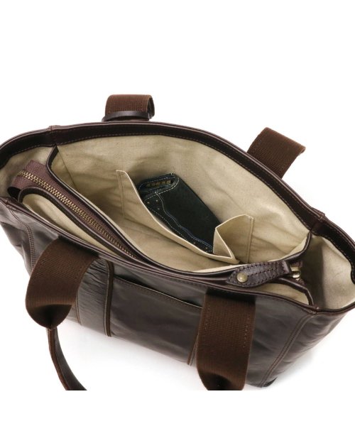 ダコタ トートバッグ Dakota サンライズ 本革 馬革 レザー コンパクト ファスナー付き B5 通勤 肩掛け 手持ち シンプル 日本製 1034381 商品説明大人カジュアルな魅力と実用性を兼ねたトート馬革の軽さを活かした、大人カジュアルなトートバッグ。ソフトでしなやかな風 QG1667502576(12870円)