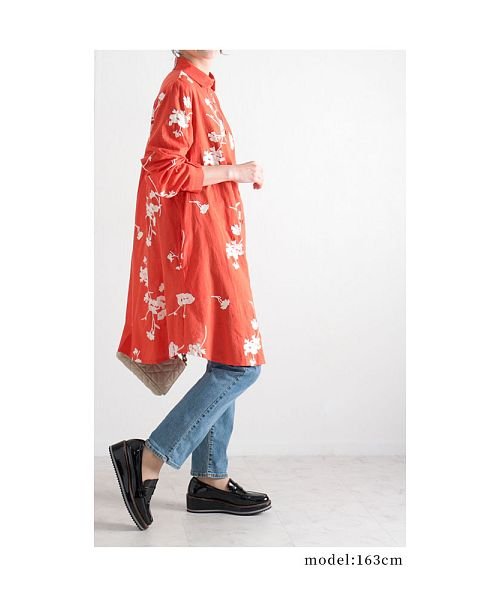 Sawa a la mode(サワアラモード)/舞い散る草花刺繍のコットンシャツチュニック/img24