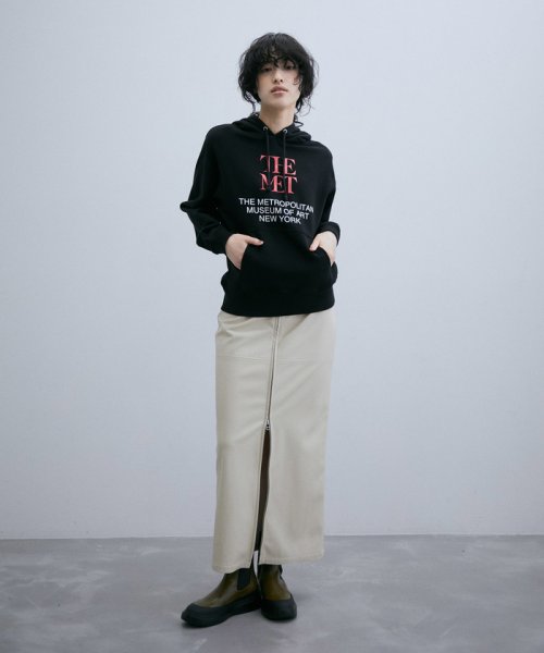 ADAM ET ROPE'(アダム　エ　ロペ)/THE MET x ADAM LOGO SWEAT/img01