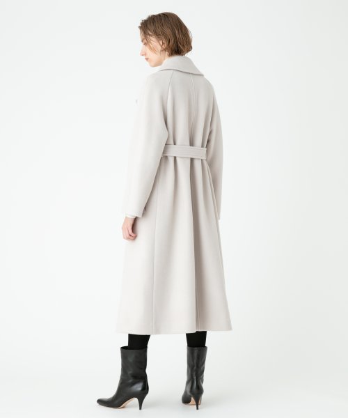 スプリットラグランロングコート ライトベージュ/サンドベージュ ネイビー/ダークネイビー キャメル/ライトブラウンの色味の違いに関しまして 生産時期が異なり釦が若干異なるためカラー表記を変更しておりますが 生地の色味は同一になります