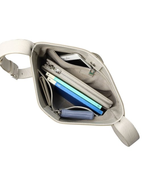 【フォルトゥーナ】レザーショルダーバッグ S 本革 ミニバッグ 革の裁断面 斜め掛けはもちろん