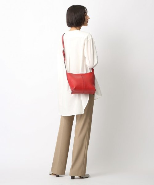 【フォルトゥーナ】レザーショルダーバッグ S 本革 ミニバッグ 革の裁断面 斜め掛けはもちろん