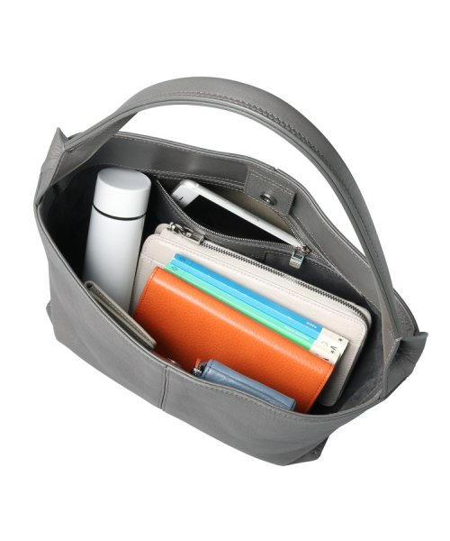 【フォルトゥーナ】レザーショルダーバッグ M 本革 革の裁断面