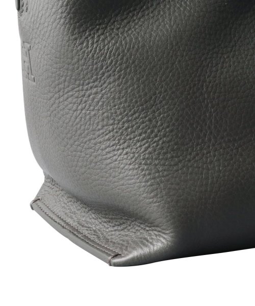 【フォルトゥーナ】レザーショルダーバッグ M 本革 革の裁断面