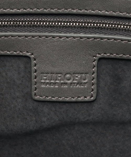 【フォルトゥーナ】レザーショルダーバッグ M 本革 革の裁断面