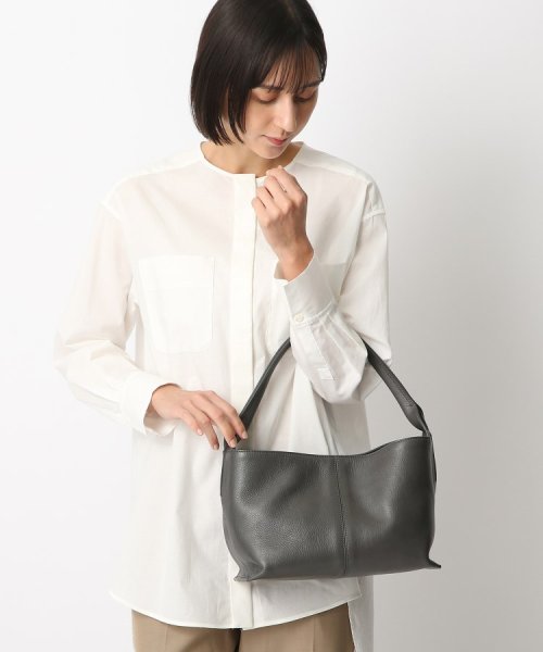 【フォルトゥーナ】レザーショルダーバッグ M 本革 革の裁断面