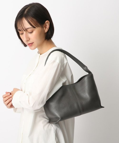 【フォルトゥーナ】レザーショルダーバッグ M 本革 革の裁断面