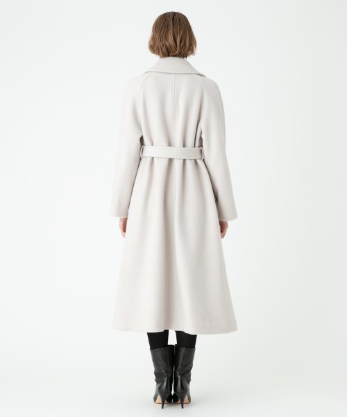 スプリットラグランロングコート ライトベージュ/サンドベージュ ネイビー/ダークネイビー キャメル/ライトブラウンの色味の違いに関しまして 生産時期が異なり釦が若干異なるためカラー表記を変更しておりますが 生地の色味は同一になります