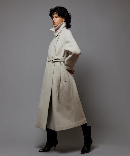 スプリットラグランロングコート ライトベージュ/サンドベージュ ネイビー/ダークネイビー キャメル/ライトブラウンの色味の違いに関しまして 生産時期が異なり釦が若干異なるためカラー表記を変更しておりますが 生地の色味は同一になります