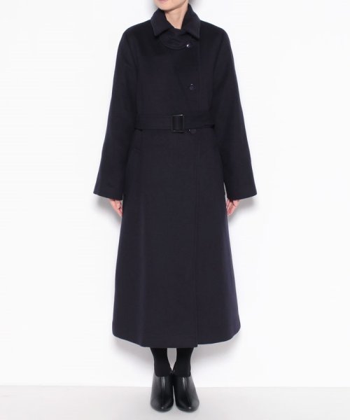 スプリットラグランロングコート ライトベージュ/サンドベージュ ネイビー/ダークネイビー キャメル/ライトブラウンの色味の違いに関しまして 生産時期が異なり釦が若干異なるためカラー表記を変更しておりますが 生地の色味は同一になります