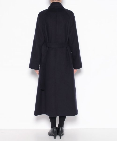 スプリットラグランロングコート ライトベージュ/サンドベージュ ネイビー/ダークネイビー キャメル/ライトブラウンの色味の違いに関しまして 生産時期が異なり釦が若干異なるためカラー表記を変更しておりますが 生地の色味は同一になります