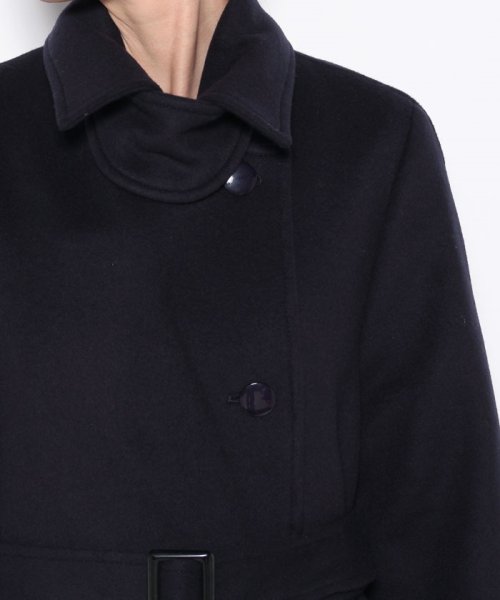 スプリットラグランロングコート ライトベージュ/サンドベージュ ネイビー/ダークネイビー キャメル/ライトブラウンの色味の違いに関しまして 生産時期が異なり釦が若干異なるためカラー表記を変更しておりますが 生地の色味は同一になります