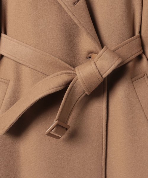 スプリットラグランロングコート ライトベージュ/サンドベージュ ネイビー/ダークネイビー キャメル/ライトブラウンの色味の違いに関しまして 生産時期が異なり釦が若干異なるためカラー表記を変更しておりますが 生地の色味は同一になります