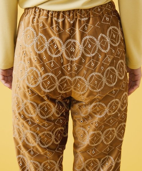Jocomomola(ホコモモラ)/Apagon ベロア刺繍パンツ/img06