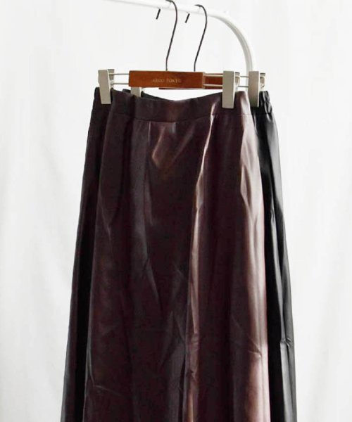 ARGO TOKYO(アルゴトウキョウ)/Fake Leather Flare A Line Skirt 222017　フェイクレザーフレアAラインスカート/img01