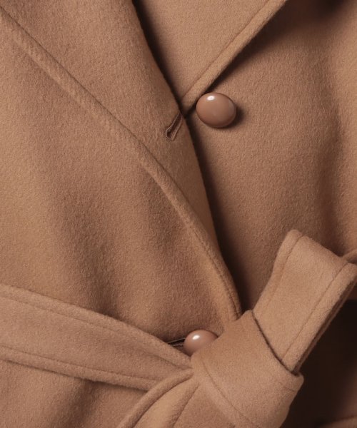 スプリットラグランロングコート ライトベージュ/サンドベージュ ネイビー/ダークネイビー キャメル/ライトブラウンの色味の違いに関しまして 生産時期が異なり釦が若干異なるためカラー表記を変更しておりますが 生地の色味は同一になります