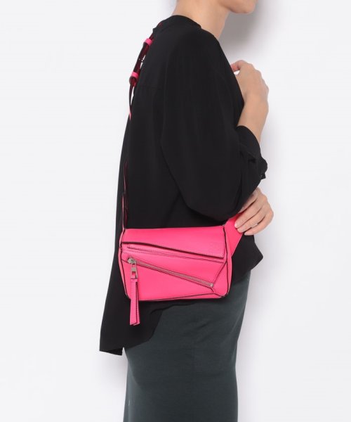 【LOEWE】ロエベ  ショルダーバッグ ウエストバッグ  パズルバムバッグミニ ピンク レディース 人気・おすすめ｜多用途・生活用品におすすめ キャンペーン中 即納 国内在庫管理・迅速発送・安心対応
