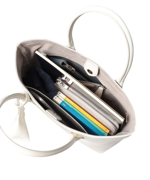 【スティーレ】レザートートバッグ M 本革 チャーム付き スティーレ